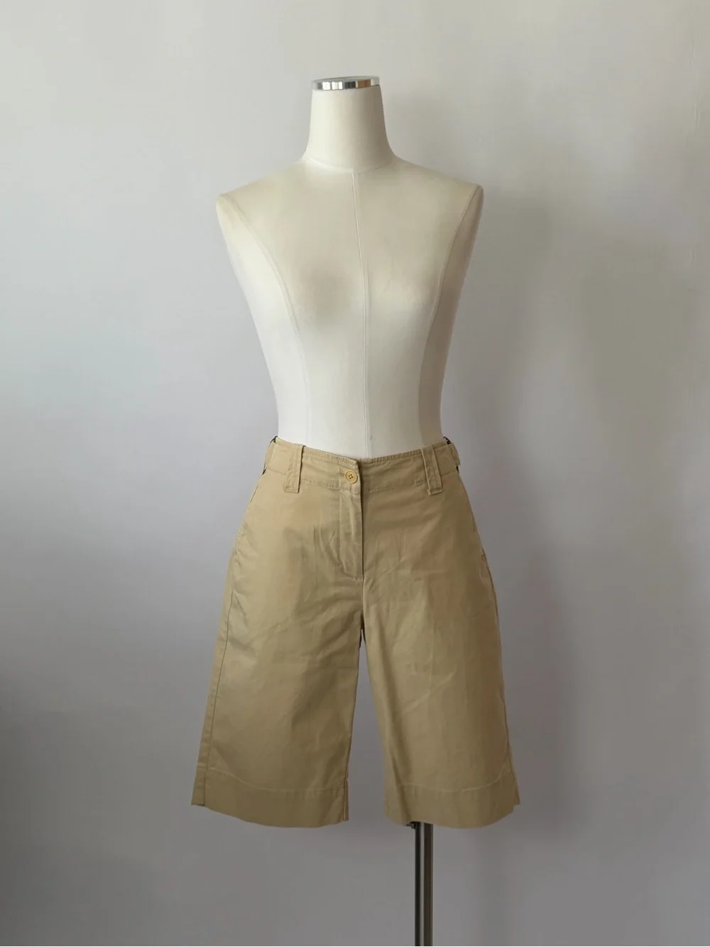 Vintage 1990s Talbots high-waisted shorts size 4. - Picture 2 of 8